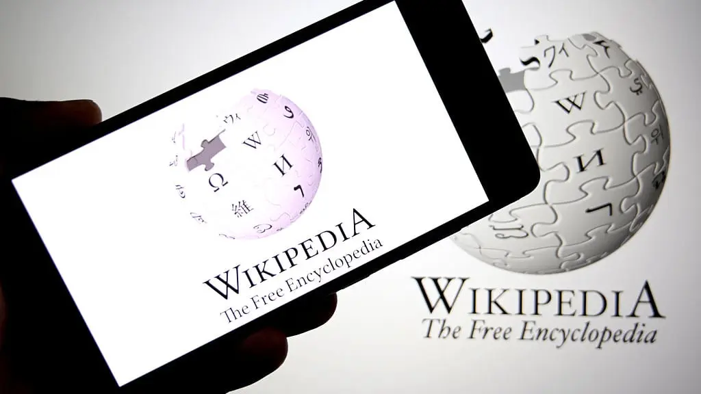 ویکی‌پدیا: کاهش ترافیک به دلیل هوش مصنوعی و ویدیوهای اجتماعی